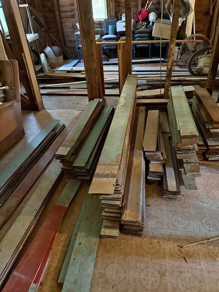 Hart pine wood from 1820’s house - Image 1
