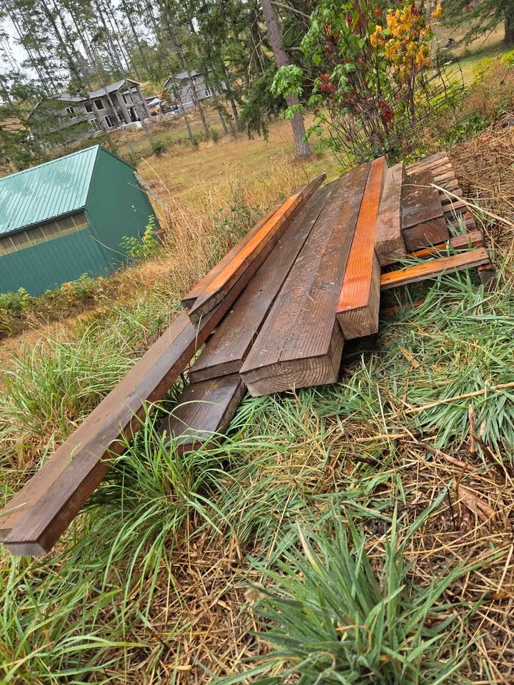 Various pieces of lumber. - Image 2