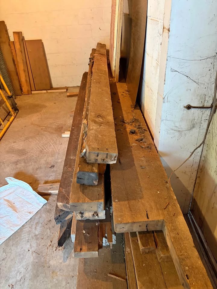 Reclaimed wood Pieces - Image 1