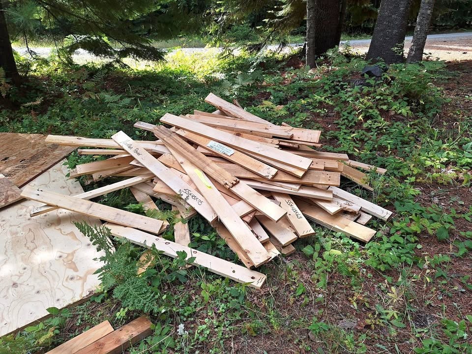 Cleaning out storage - wood pieces - Image 1
