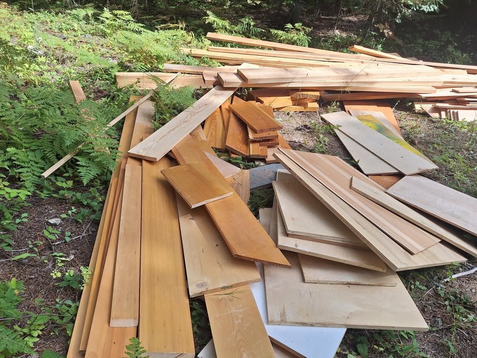 Cleaning out storage - wood pieces - Image 4