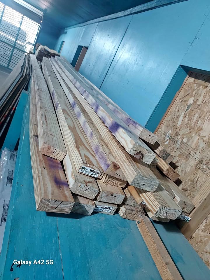 60 BARROTES DE 2X4X12 DE PINO A $5 CADA UNO - Image 1