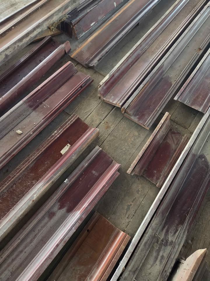 Wood molding approx 80ft - Image 2