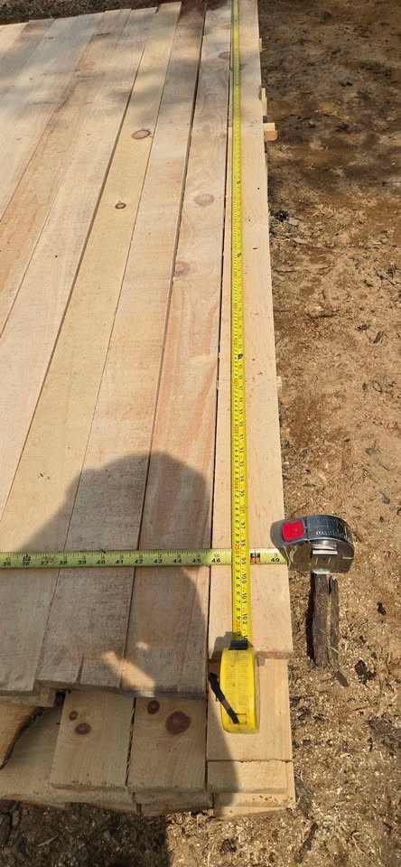 Rough cut pine boards - Image 4