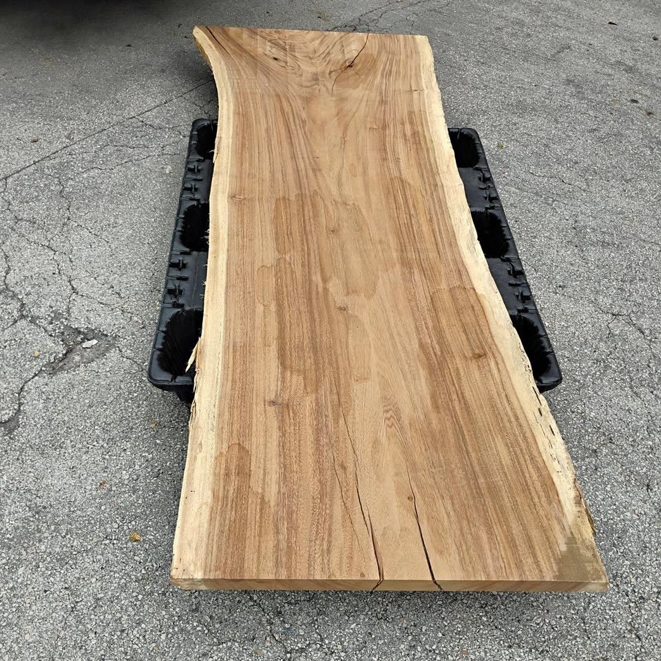 Slabs live edge in wood monkey pod