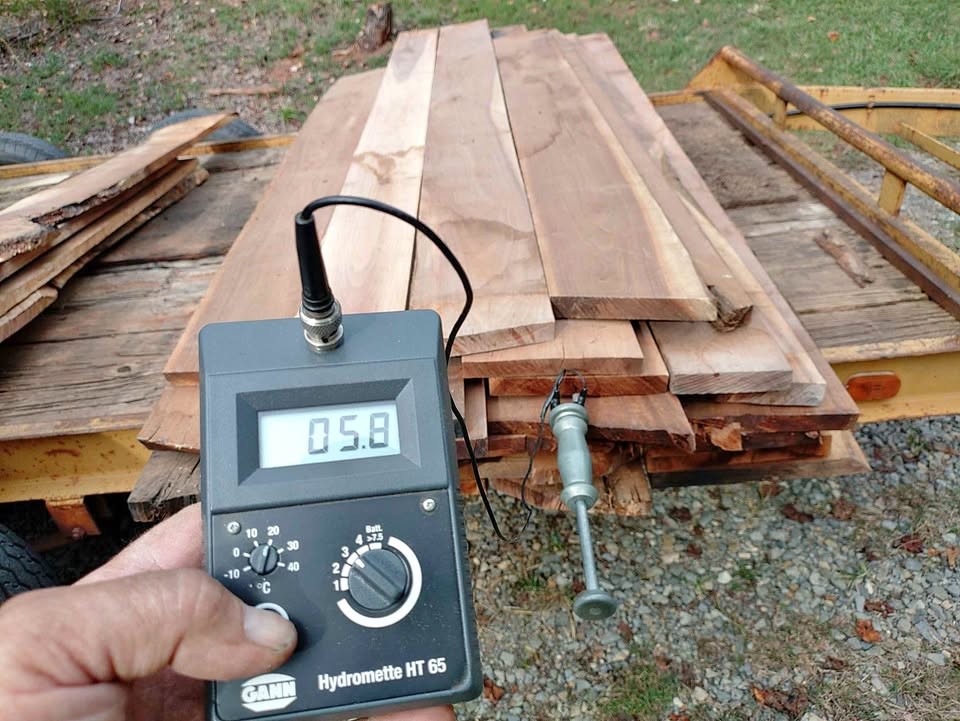 WALNUT LUMBER - Image 1