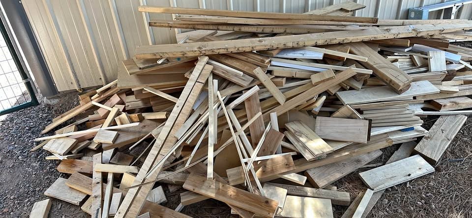 Clean lumber / scrap wood - Image 1