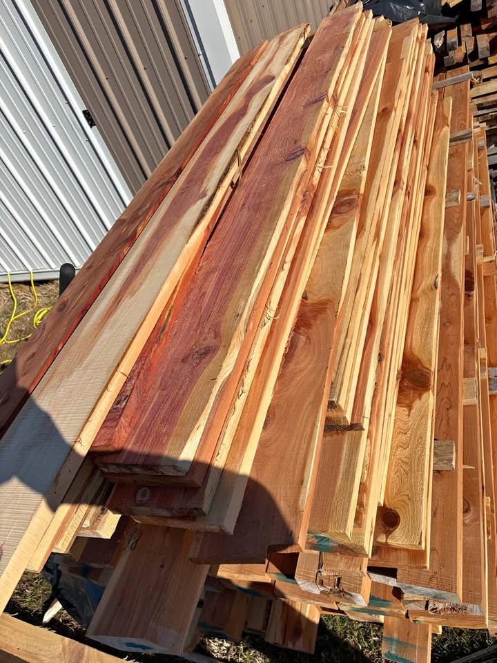 Cedar sawmill lumber - Image 1