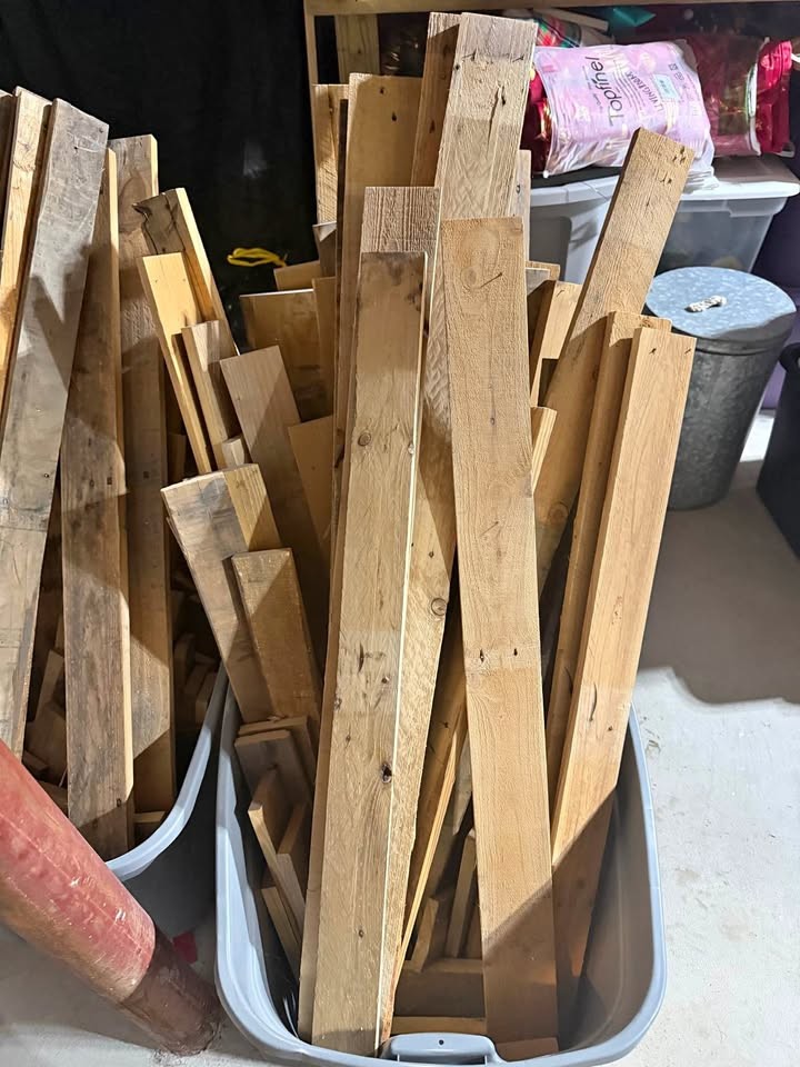 Reclaimed Pallet Wood Boards - Image 1
