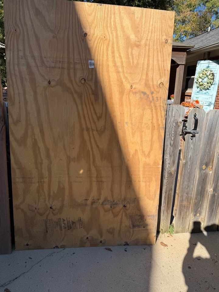 Large Assortment of Lumber, 2x4s, Wood Boards & Plywood - Image 5