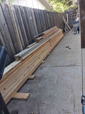 Alot of Wood / Madera/Lumber