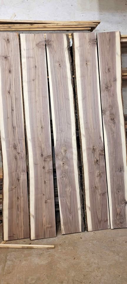 Walnut live edge 1 side
