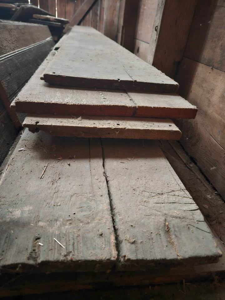 Reclaimed boards, post and beams - Image 3