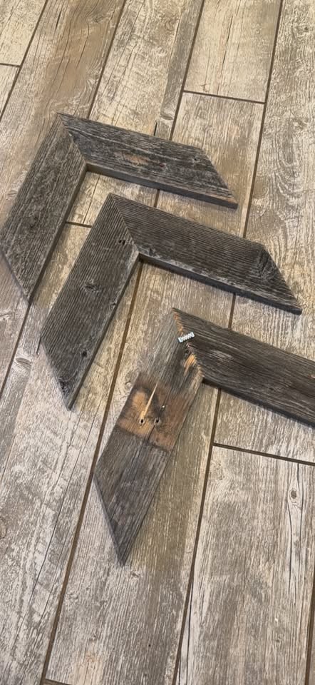 Reclaimed Wood Chevron Pieces - Image 4