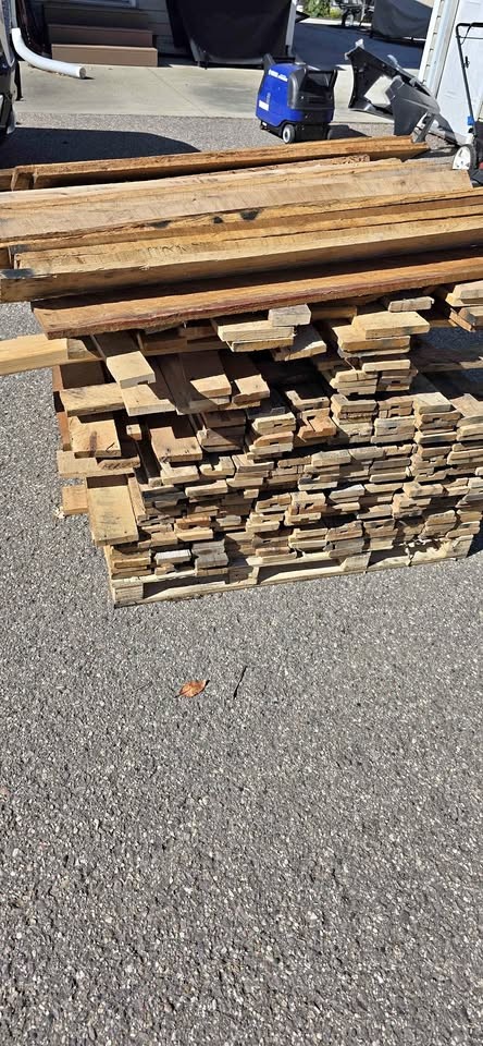 Pallet boards/Barn wood - Image 1