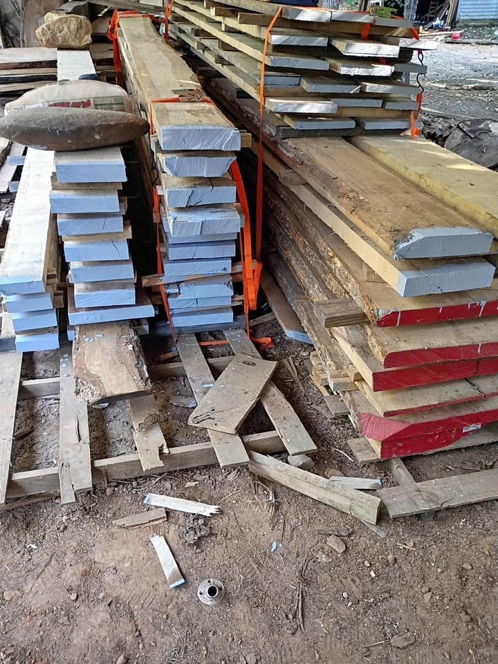 White oak lumber. Rough cut. Rustic and FAS