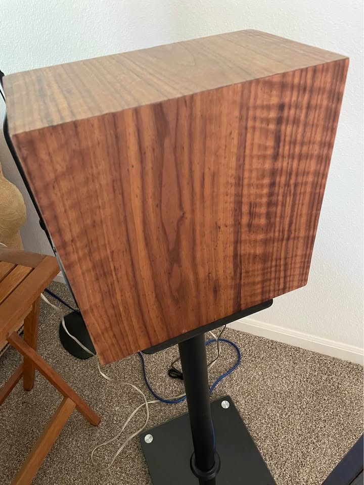 Curly Walnut Wood Veneer Sheets - Image 4