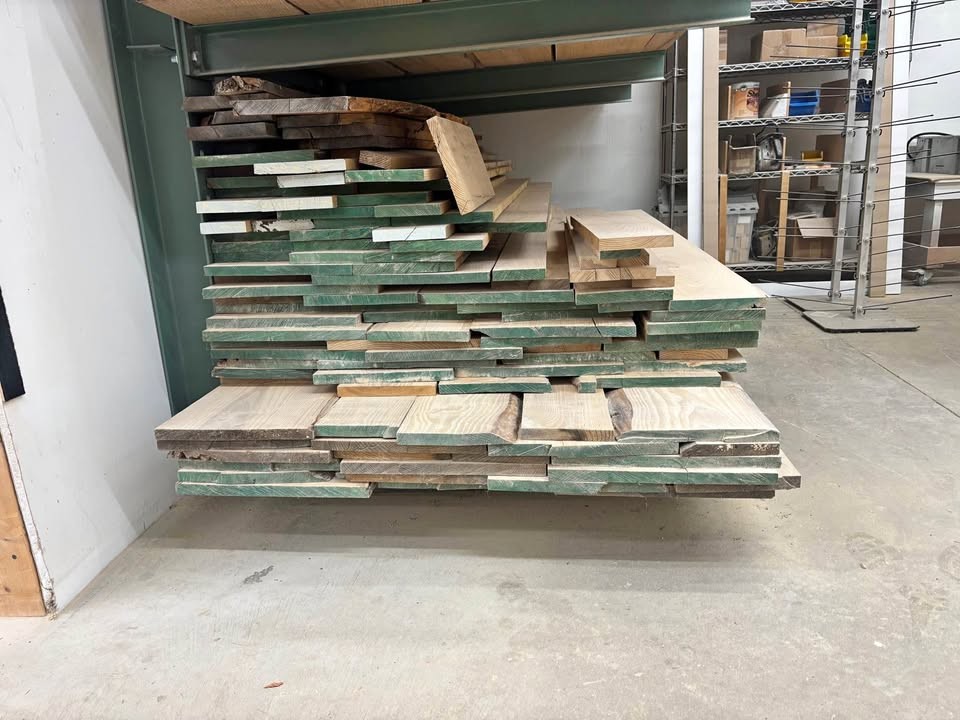 Kilndried fourth-quarter ash lumber - Image 1