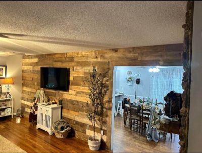 Reclaimed Pallet Boards $16 per bundle