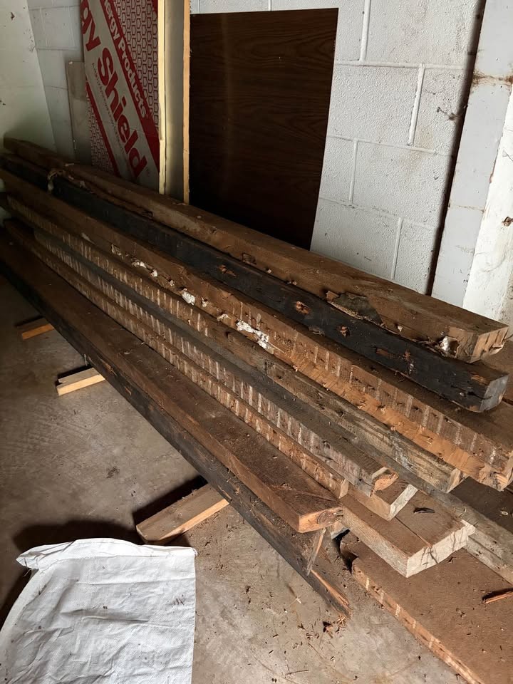 Reclaimed wood Pieces - Image 8