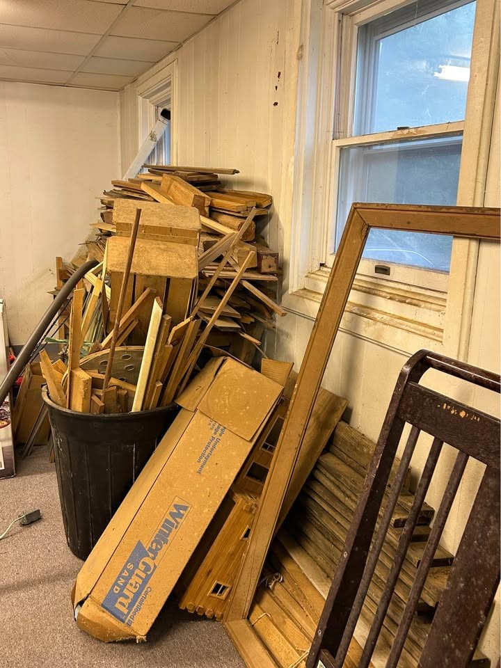 Large Lot of Reclaimed Wood and Scrap Lumber - Image 9