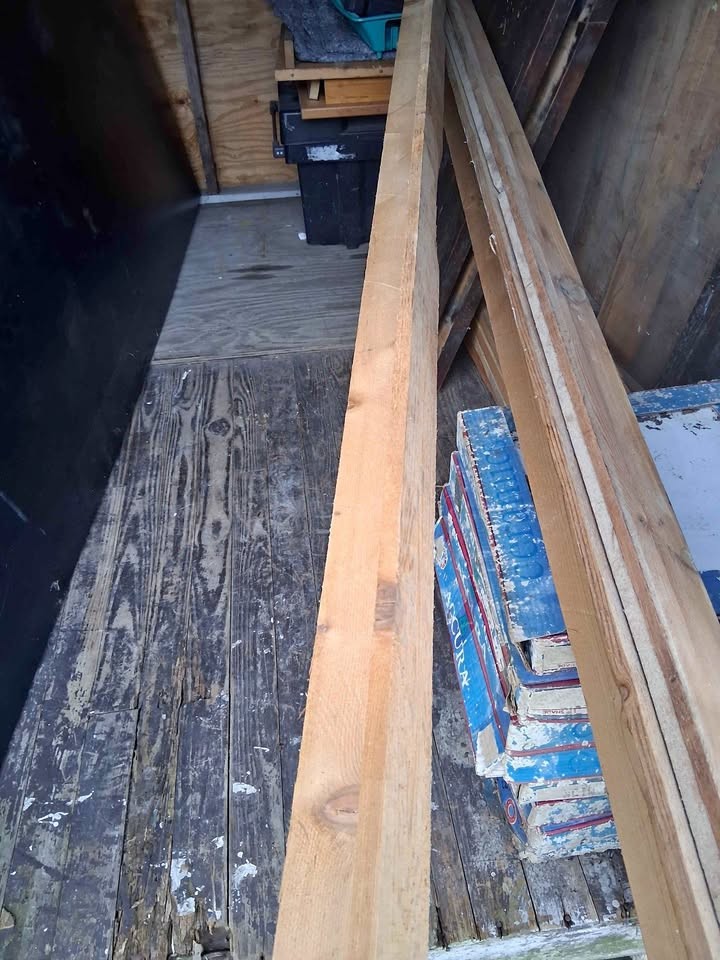 Cedarwood and corner trim - Image 1