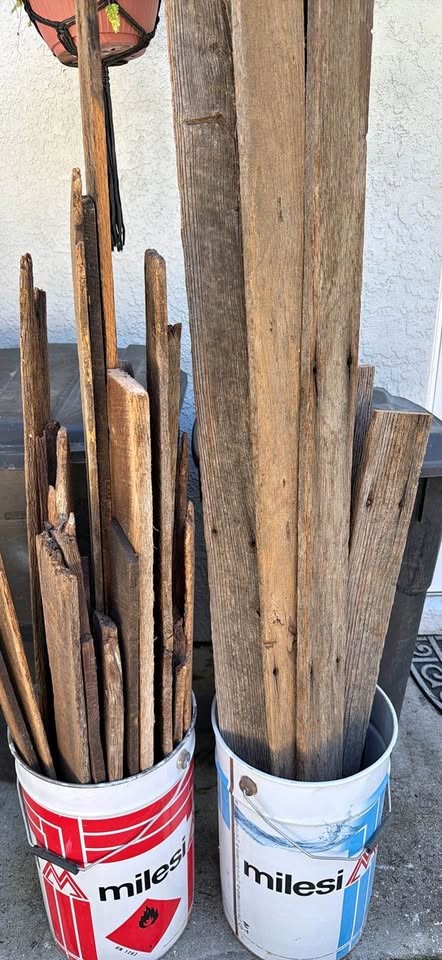 Barnwood, approximately 35 pieces - Image 1