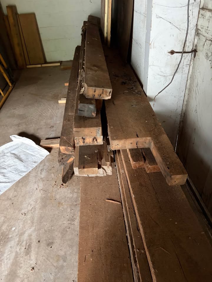 Reclaimed wood Pieces - Image 7