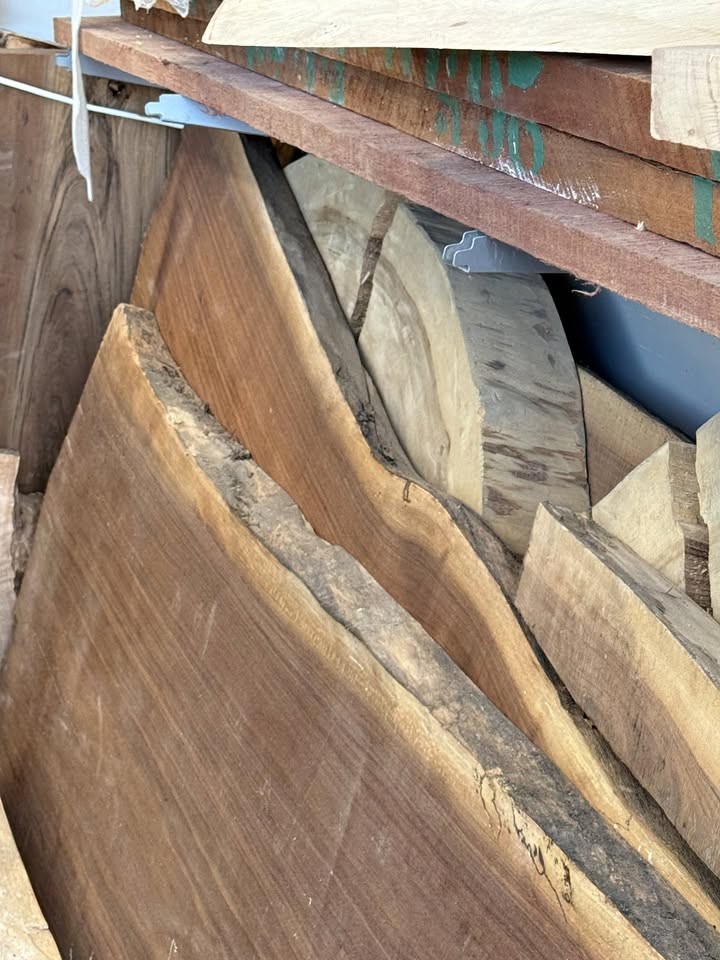 Rare Black Walnut slab – extra wide & long – kiln dried – ideal for luxury tables - Image 1